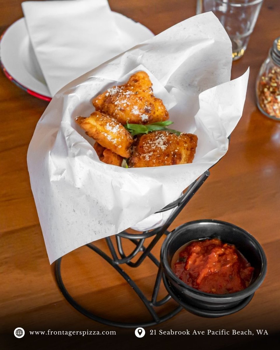 frontagerspizza's tweet image. Fried Four Cheese Ravioli—crispy on the outside, cheesy on the inside, served with marinara. Perfect for sharing… or not!

Visit 👉frontagerspizza.com

#CheeseLovers #FrontagersPizza #Ravioli #PacificBeachWA