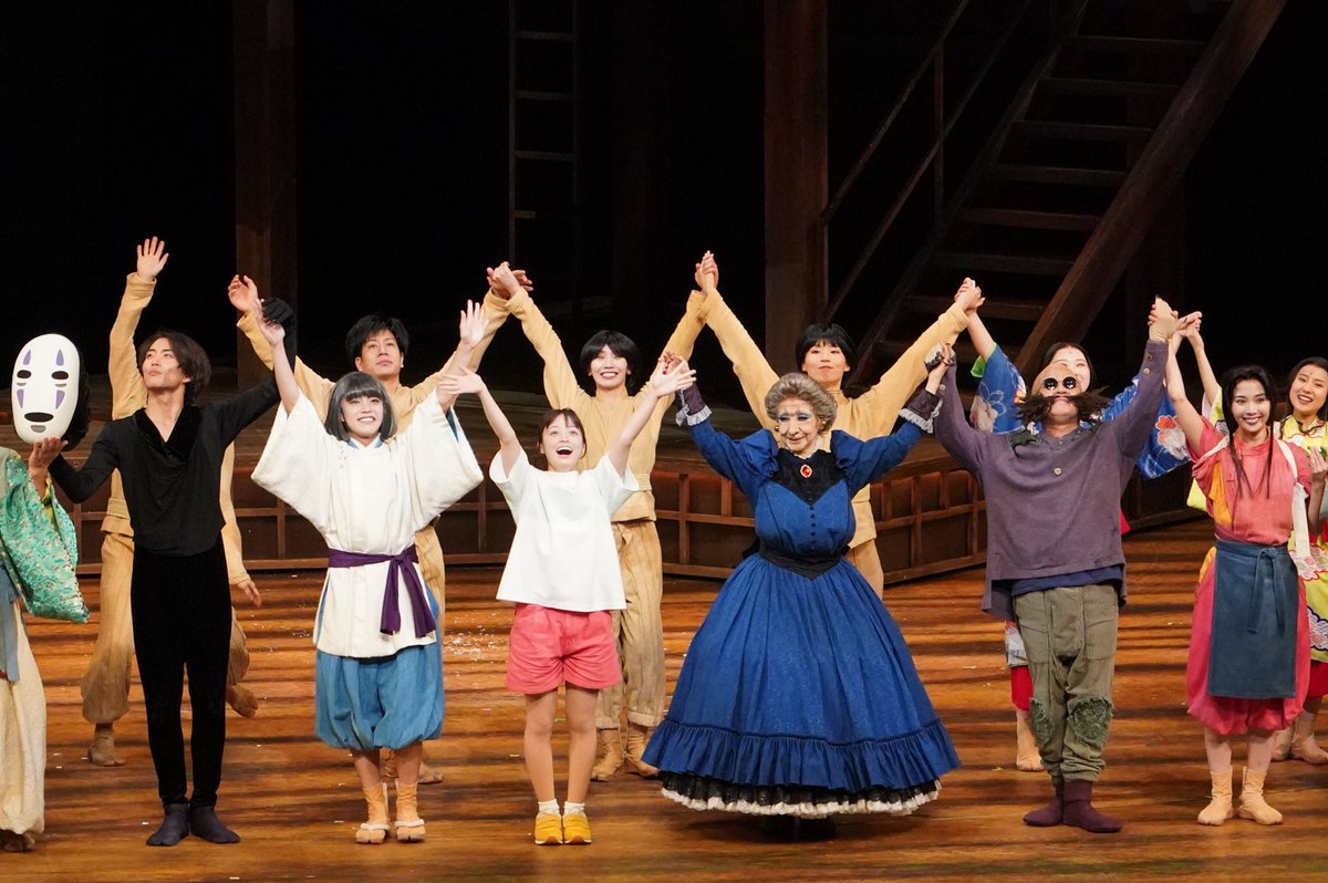 ＼舞台「千と千尋の神隠し」上海公演開幕／

千尋役・橋本環奈らの
舞台＆カーテンコール写真到着📸
mdpr.jp/news/4609471

上海公演は計42公演。日本人キャストによる日本語での中国上演としては演劇史上最大規模で、連日完売が続いている。

#千と千尋の神隠し