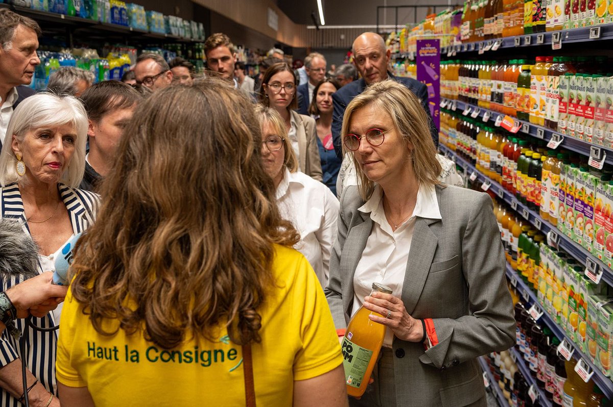 AgnesRunacher's tweet image. Dans les 4 régions où la consigne verre est mise en place — ici dans les Hauts-de-France dans un Intermarché — les résultats sont là : plus de réemploi, moins de matières premières prélevées, moins d’eau et d’énergie consommées, beaucoup moins d’émissions de gaz à effet de serre,…
