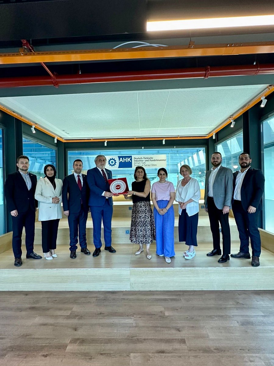 Kurumsal İlişkiler Başkanımız A. Emrah Delihasan’ın liderliğinde, UTEP heyetimiz Alman-Türk Ticaret ve Sanayi Odası’nı ziyaret etti. Görüşmede, iki ülke arasındaki ticari ilişkiler ve iş birliği olanakları ele alındı. 
<a href="/emrahdelihasan/">emrah delihasan</a> @ahkturkiye #türkiye @utep #utep #ticaret