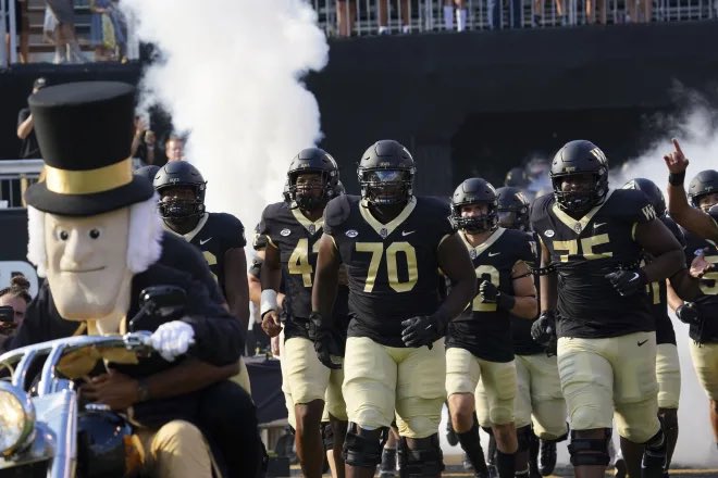 TristanDare2027's tweet image. #AGTG After a great conversation with @CoachBanks13, I am blessed to receive an offer from Wake Forest University! @CoachDickert @CoachKaster @WakeFB #GoDeacs
@coachrdodge @coachvictorgill
@CoachRazloznik @SLC_Recruiting