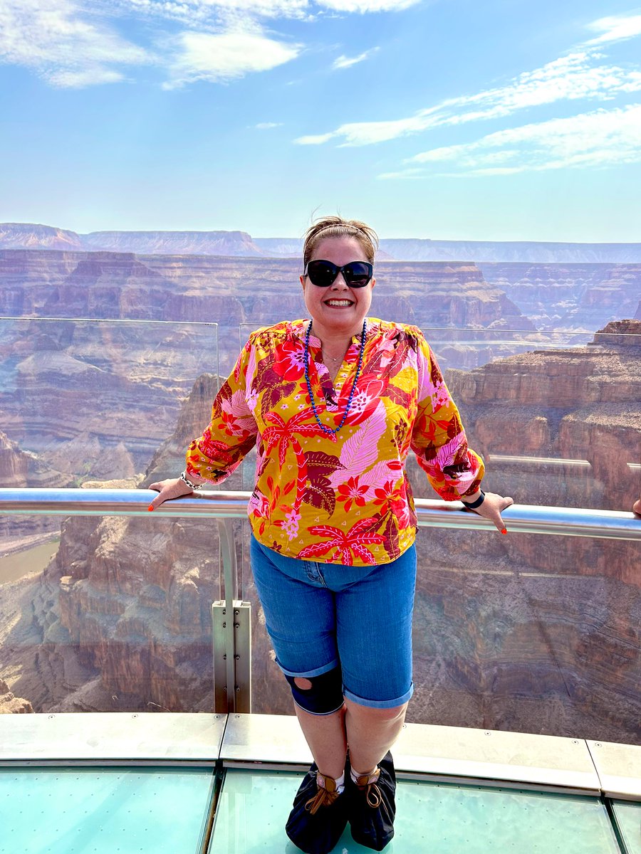 Jane_Arthur_'s tweet image. We did it - managed the #Skywalk at the #GrandCanyon - wow! It did not disappoint - I feel very small #Arizona #sightseeing #holidays ❤️