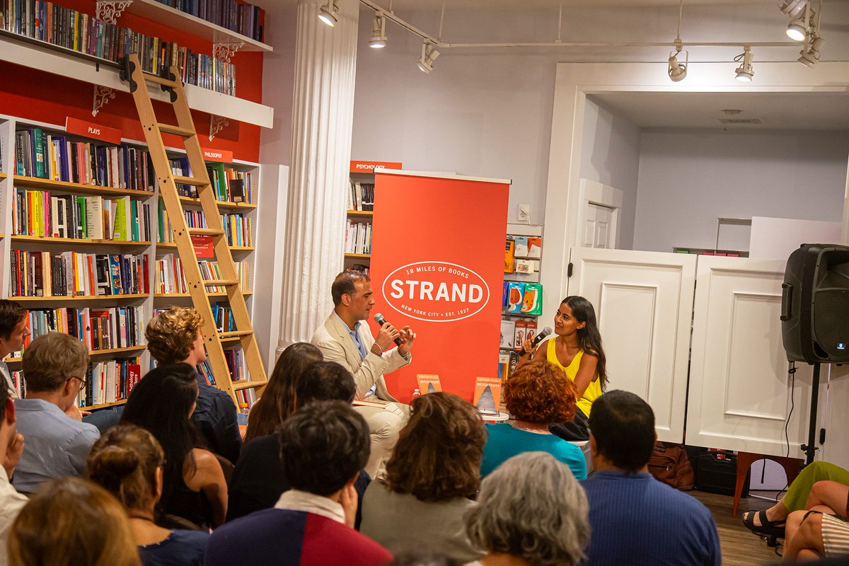 CatapultStory's tweet image. Thanks to all who came out to @AatishTaseer&apos;s event last night @strandbookstore to celebrate the release of A RETURN TO SELF! 📚 

(Photo Credit: Benny Harps, Strand Bookstore)