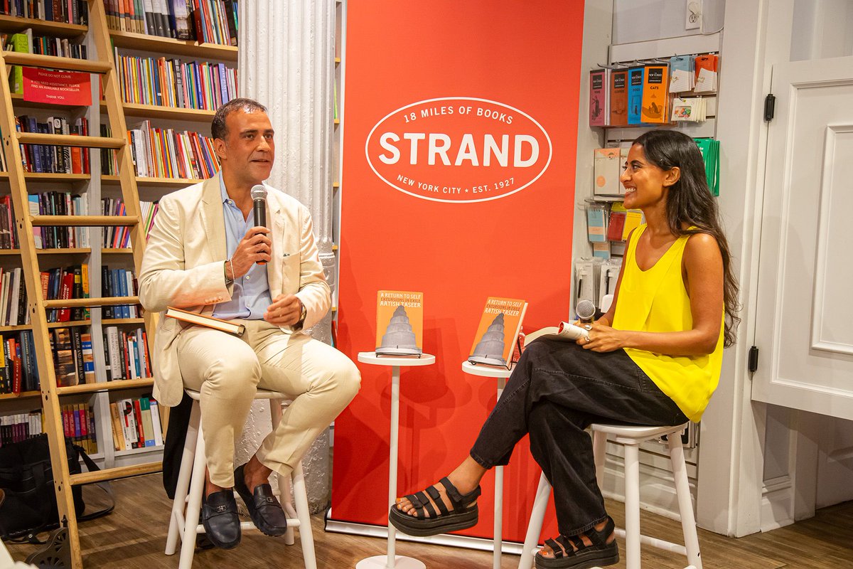 CatapultStory's tweet image. Thanks to all who came out to @AatishTaseer&apos;s event last night @strandbookstore to celebrate the release of A RETURN TO SELF! 📚 

(Photo Credit: Benny Harps, Strand Bookstore)