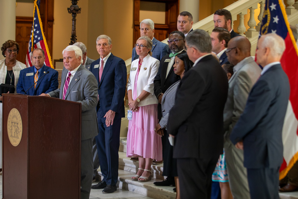 JonBurnsGA's tweet image. Today, the House gathered to pray for the people of Texas.  

We know what it’s like to need support when natural disasters strike. Now, it&apos;s our turn to do what we do best—lend a helping hand to our neighbors. Learn more about how you can support relief efforts at the link…
