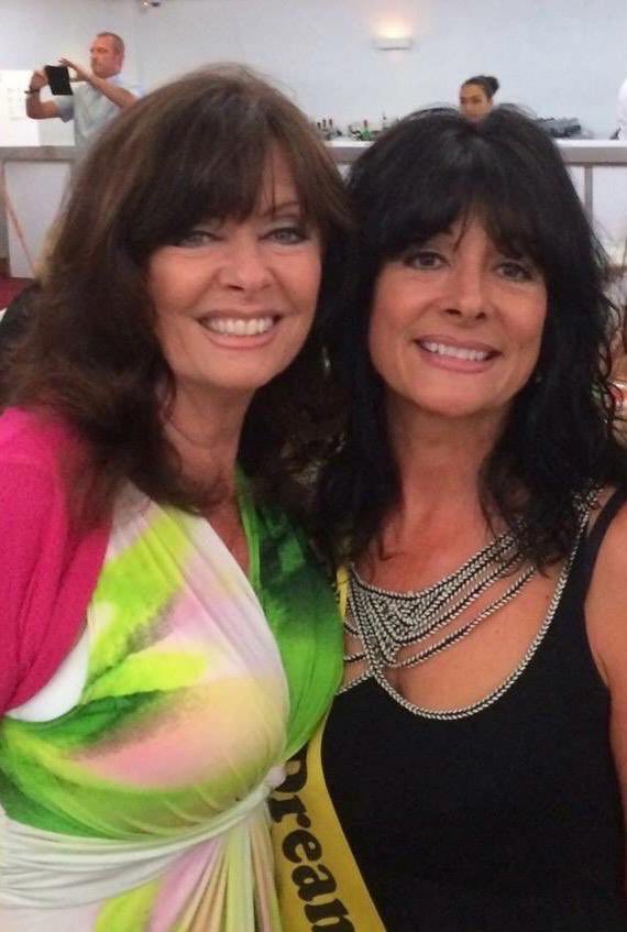 vickimichelle's tweet image. Glioblastoma Day. Let’s find a cure. Lost my beautiful youngest sister Suzie to a brain tumour The Kindest Caring most Beautiful person. Always thought about others. You ask yourself WHY!!! Gorgeous memory #Suzie @braintumourrsch @BrainTumourOrg #GlioblastomaDay #Wednesdayfeeling