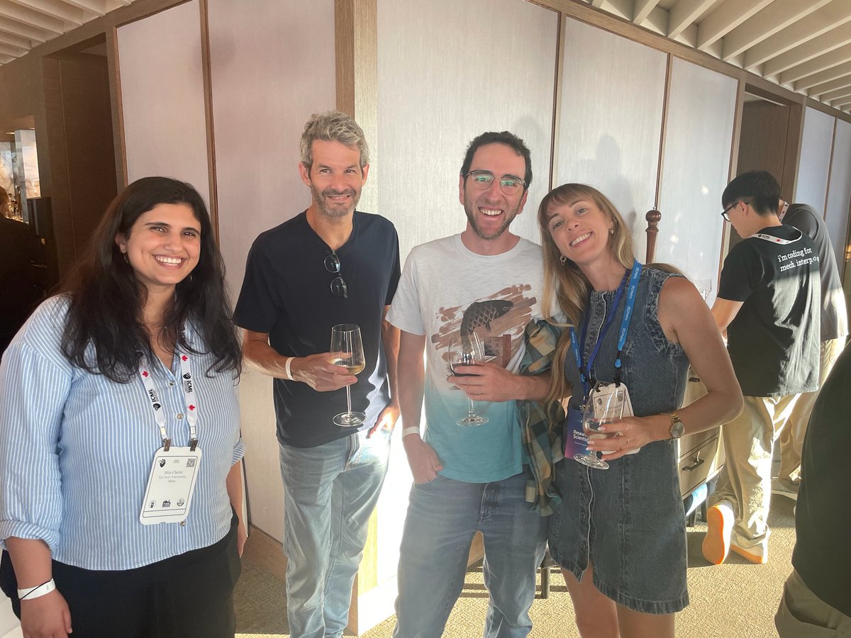 mayabechlerspei's tweet image. After a few conferences of being invited to these events as a candidate, it was so exciting to be one of the hosts of the Meta event at #ICML and tell other AI talented researchers and PhD candidates about our exciting Foundation Models for Graphs research at Meta, and how unique…