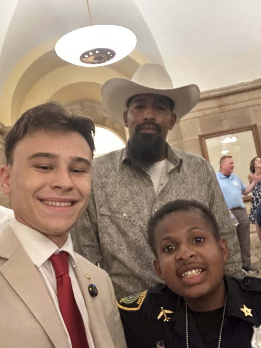NicoDelgadoAZ's tweet image. Met the bravest kid in America today!
Keep fighting DJ! 🇺🇸