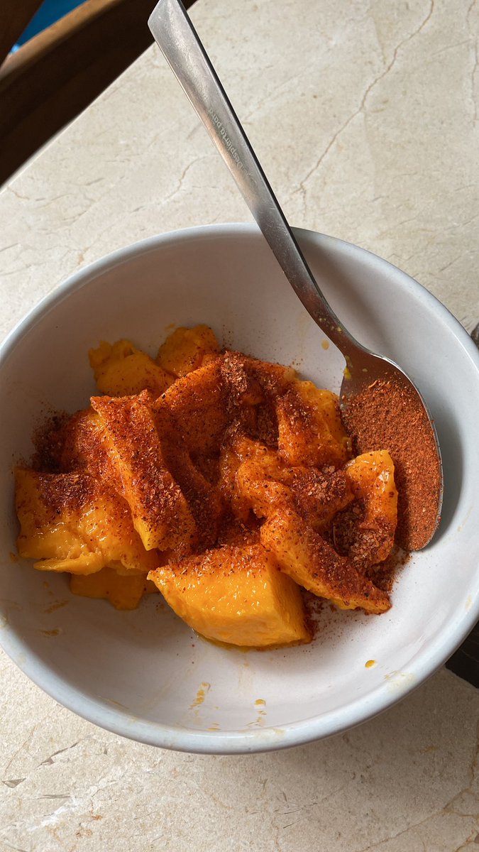 DenisseQ00's tweet image. Vivir es increíble, tener un cuerpo para habitar el mundo es increíble. No puedo creer que podamos experimentar un sabor tan divino como lo es el mango con chile.