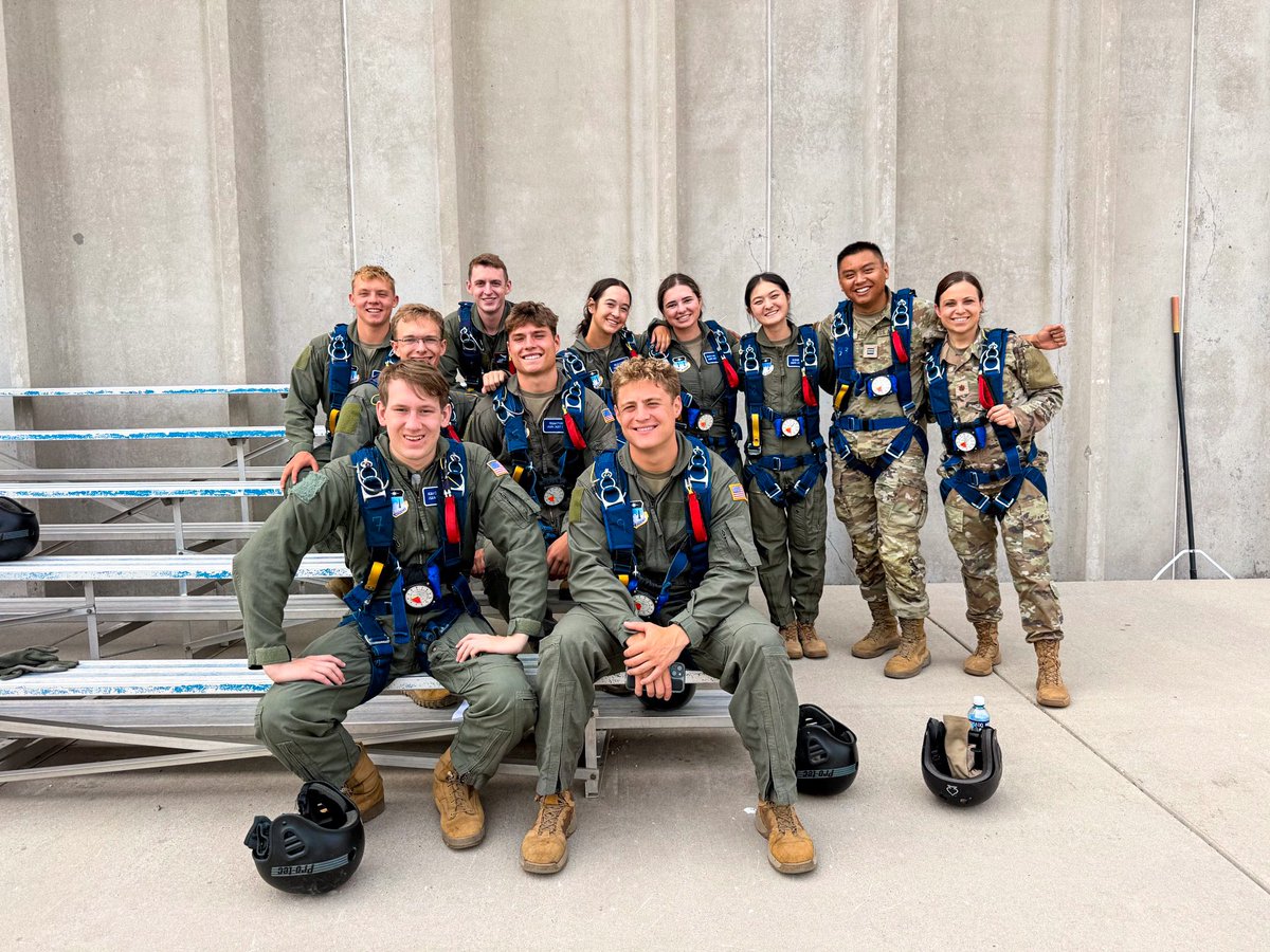 AF_Baseball's tweet image. Falcon catcher Cooper Winchester (‘28) spent his summer completing Combat Survival Training (CST) out in Jacks Valley/Kettle Lakes and is now earning his wings at Jump ✈️
#FlyFightWin #AmericasTeam🇺🇸