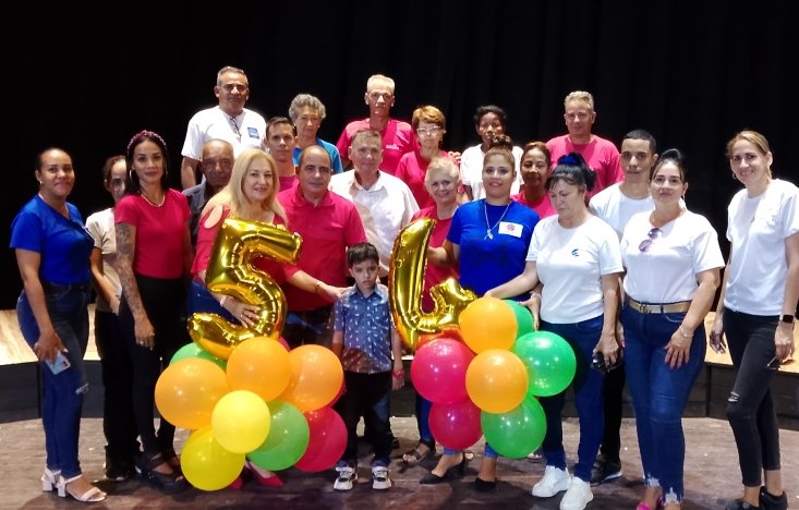 Odalis_BatistaP's tweet photo. Celebramos junto a sus afiliados el Aniversario 54 del #SNTCIE. Muchas felicidades para todos, el Buró Provincial de #LasTunas lo festeja con excelentes resultados.
#PorCubaJuntosCreamos #PorLasTunasLaVictoria
@LorenzoOsbel @Colina_CTCuba @ErlinRondon https://t.co/2y4hsZjRaC