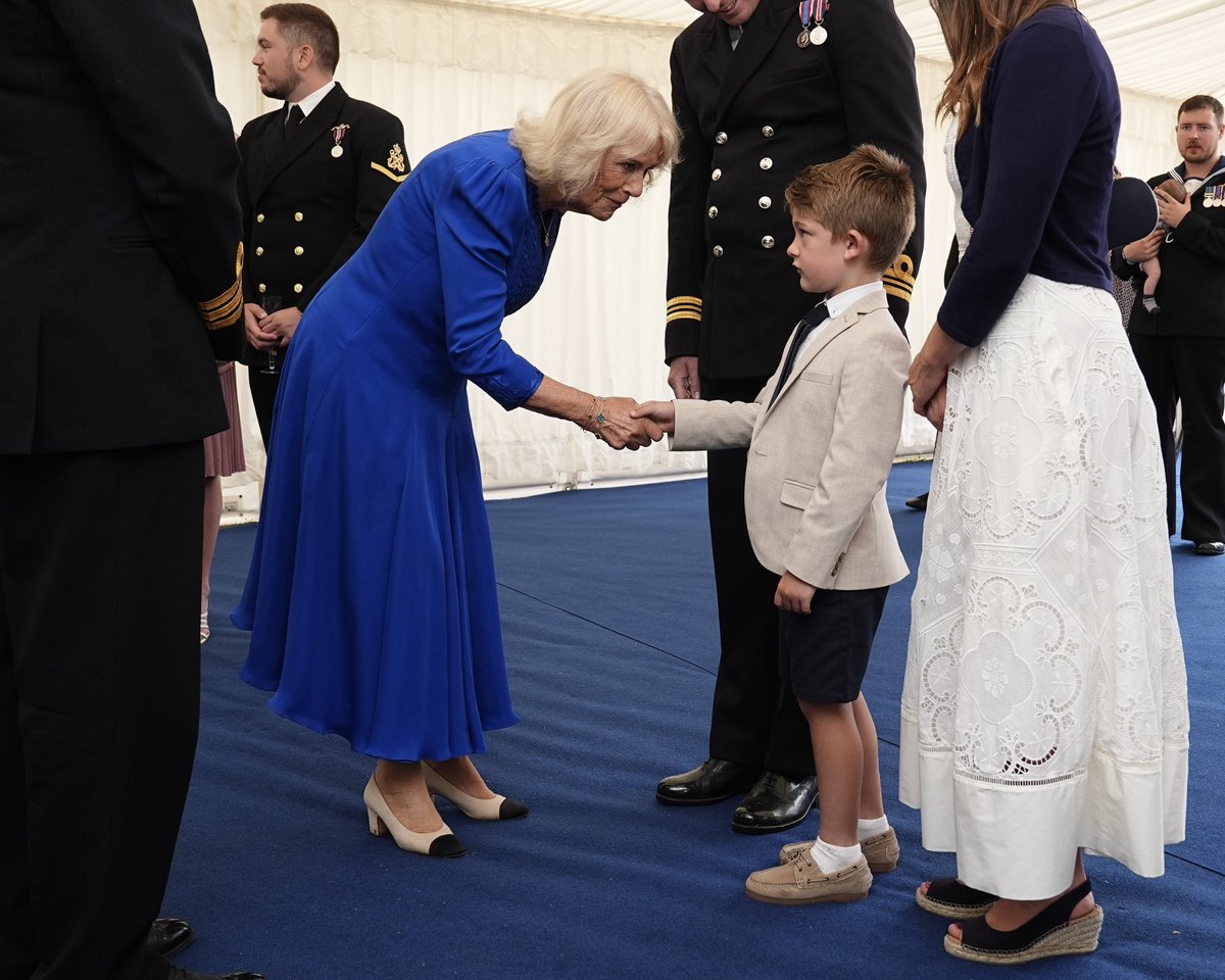 RoyalFamily's tweet image. “Each time I have met your Commanding Officers and visited the submarine, I am reminded of the exceptional servicemen and women in our Royal Navy.”
⚓️🌊 The Royal Navy have appointed The Queen as Vice Admiral of the United Kingdom at a ceremony on HMS Astute to mark the end of…