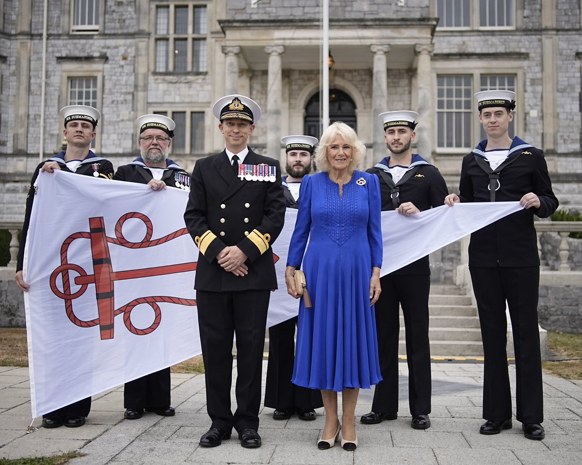 RoyalFamily's tweet image. “Each time I have met your Commanding Officers and visited the submarine, I am reminded of the exceptional servicemen and women in our Royal Navy.”
⚓️🌊 The Royal Navy have appointed The Queen as Vice Admiral of the United Kingdom at a ceremony on HMS Astute to mark the end of…