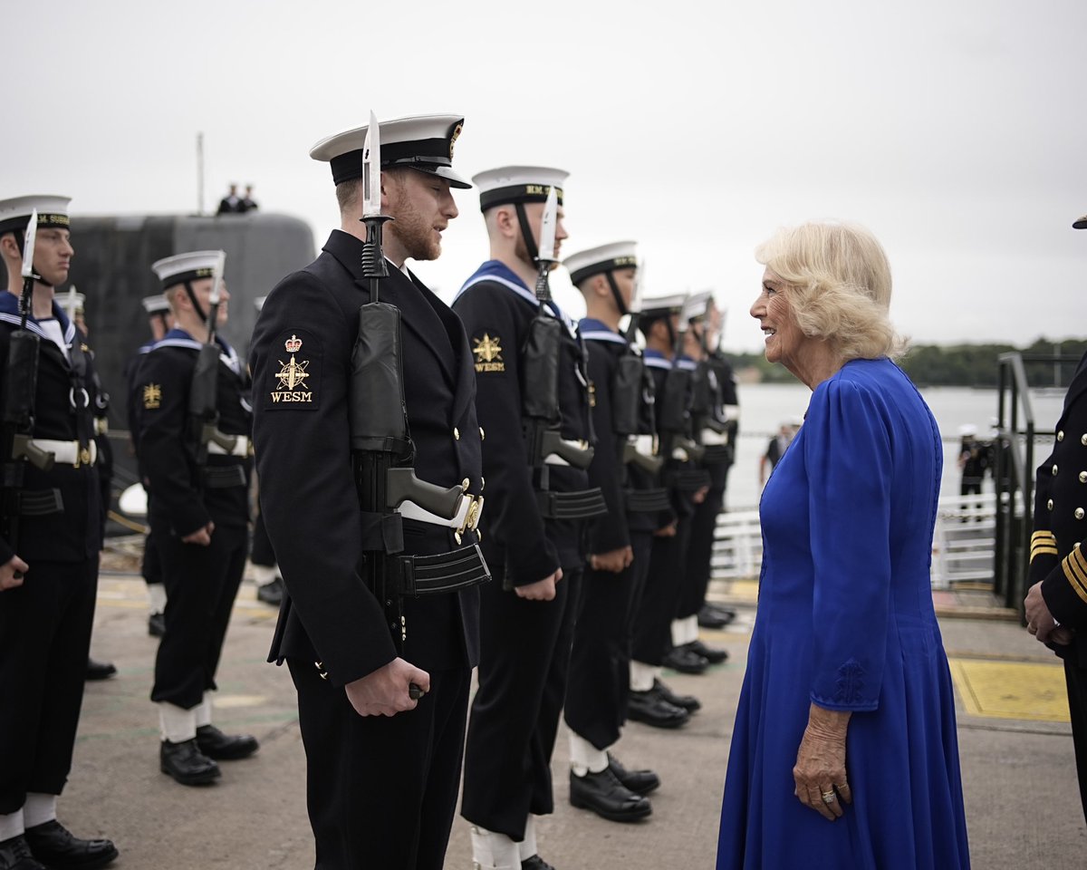 RoyalFamily's tweet image. “Each time I have met your Commanding Officers and visited the submarine, I am reminded of the exceptional servicemen and women in our Royal Navy.”
⚓️🌊 The Royal Navy have appointed The Queen as Vice Admiral of the United Kingdom at a ceremony on HMS Astute to mark the end of…