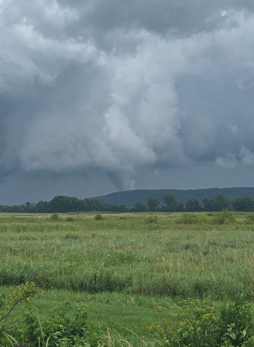 Ham_BklynWx's tweet image. Incredible tornado footage emerging from Mazomanie, Wisconsin, captured by Kaelin Kjaldgaard! Definitely a big one. Huge congratulations to Kaelin on experiencing her first tornado! What a moment.
#WIwx #Wisconsin #tornado
facebook.com/share/r/1F9qoz.