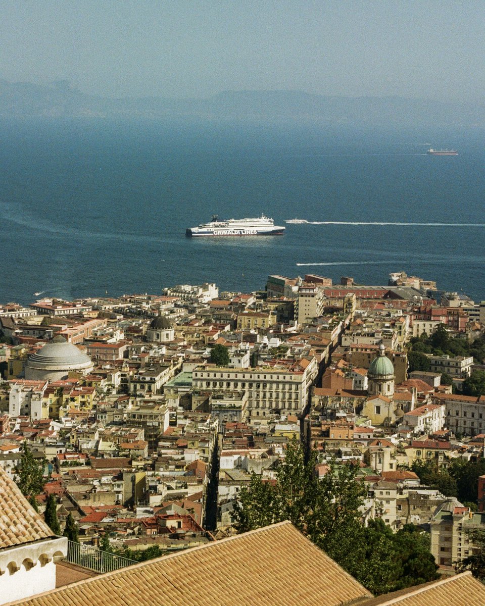 awolffr's tweet image. Bella Napoli.