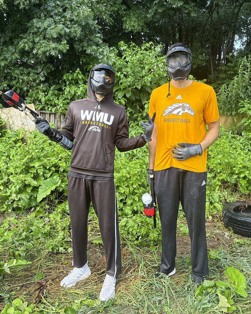 WMUMBB's tweet image. Traded buckets for paintballs today.

Huge thanks to @WMUBRONCOS_FCA for the fellowship and fun morning!

#BroncosReign