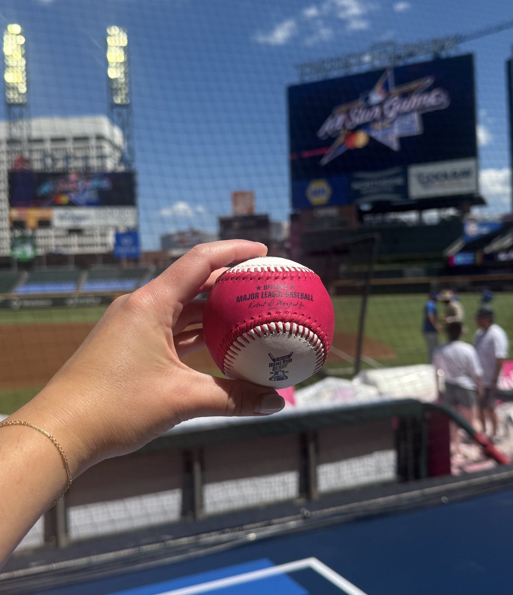 How’d you like to have this Home Run Derby baseball?

Repost and reply for a chance to win it!