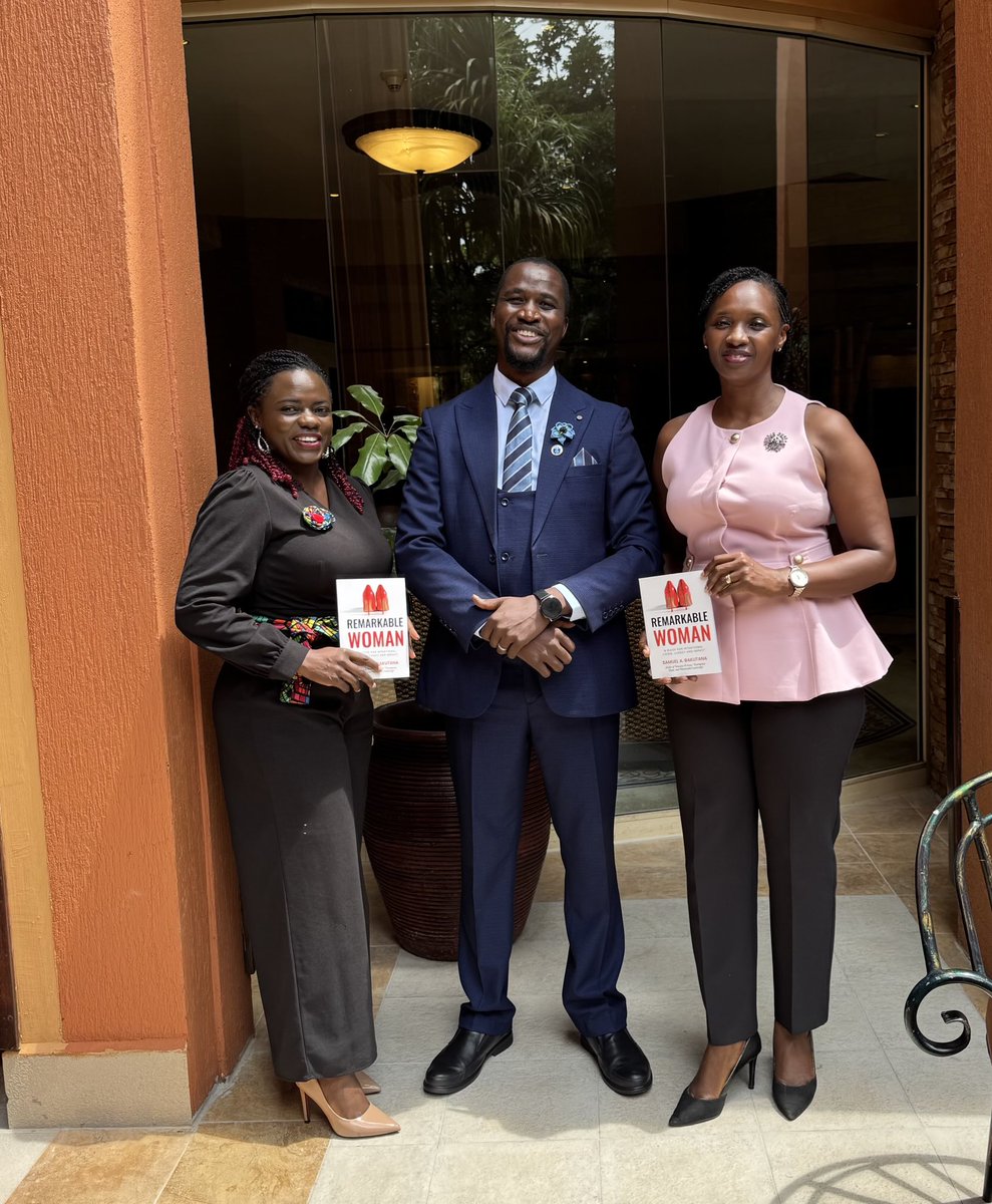 IreneMugisha's tweet image. There’s treasure in local content! 💎
Honoring @SBakutana for his inspiring work “Remarkable Women”—a powerful celebration of African stories and voices.
Let’s continue to read, write, and recognize homegrown brilliance. 📚🇺🇬
#SamuelBakutana #RemarkableWomen #AfricanAuthors