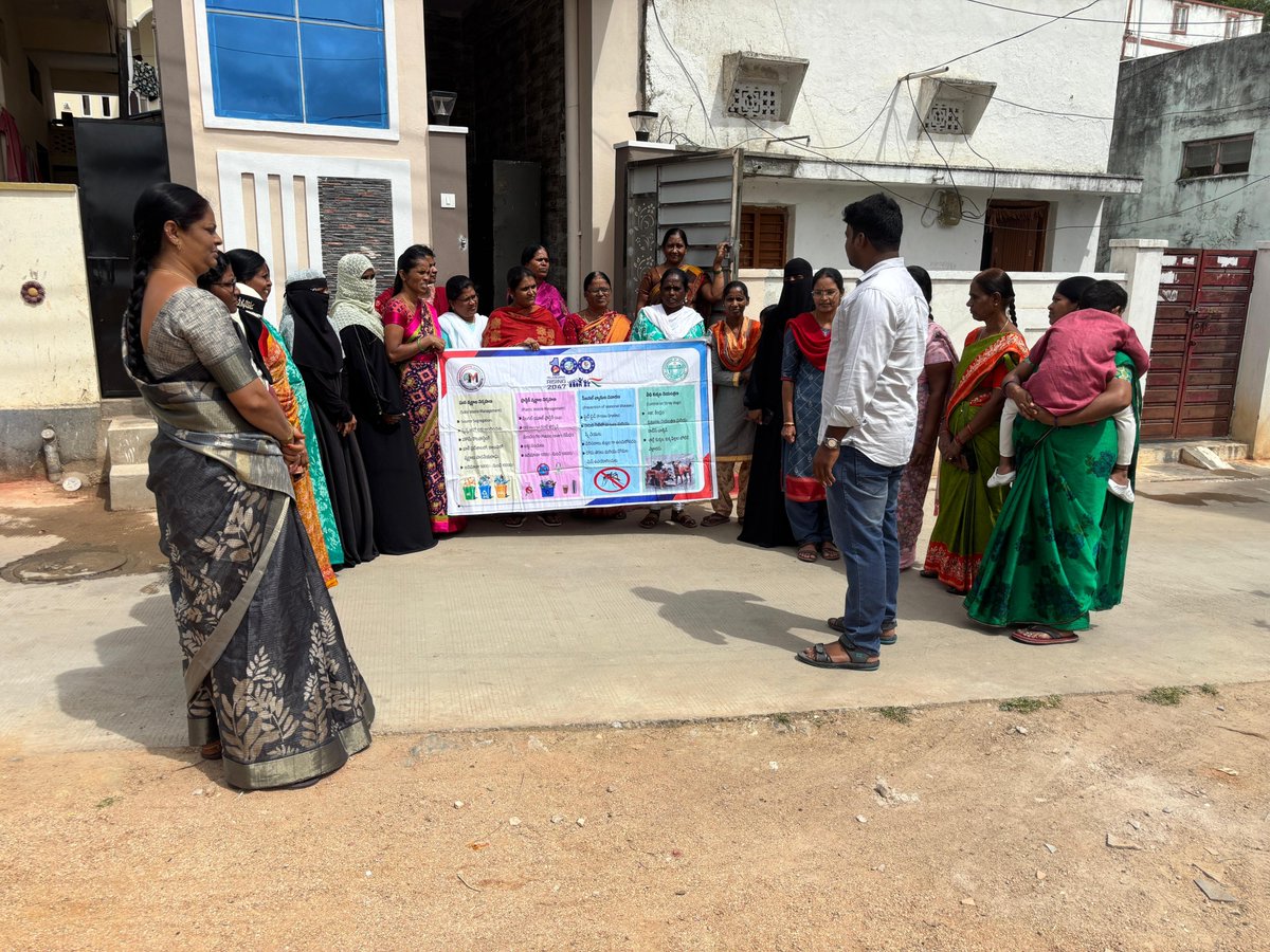 MC_Mahabubnagar's tweet image. #Day45 of #TG100DaysActionPlan🚪🏠 
Door-to-Door awareness campaigns in Wards 13 &amp;amp; 39 focused on 🗑️ waste #SourceSegregation and 🪱 home composting, using powerful IEC &amp;amp; BCC strategies 📢📊

Residents were educated and encouraged to adopt eco-friendly habits 🌿, fostering a