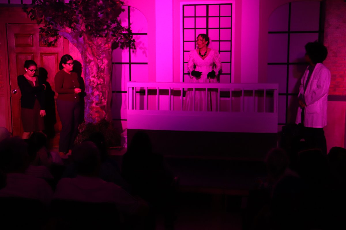 USMApanama's tweet image. Ayer vivimos el Segundo Día del Primer Festival de Teatro Universitario USMA — un espacio lleno de talento, creatividad y pasión por las artes escénicas.
En esta jornada, el grupo Teatro El Desván nos presentó la obra “Por plata baila el mono”, conquistando al público con una…