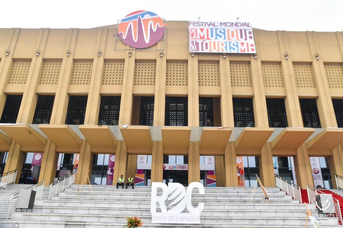 Presidence_RDC's tweet image. Ce mercredi, au Centre culturel et artistique des pays d’Afrique centrale, à Kinshasa, dans une ambiance à la fois festive et hautement symbolique, le Président de la République, Félix Antoine Tshisekedi Tshilombo, a procédé au lancement officiel de la première édition du…