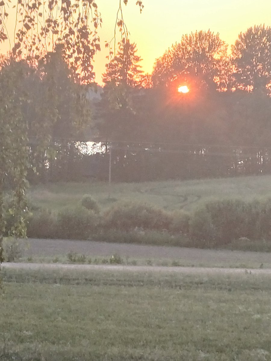 Sun rise - sun set. Nyt meillä on tuon viimeisimmän aika.