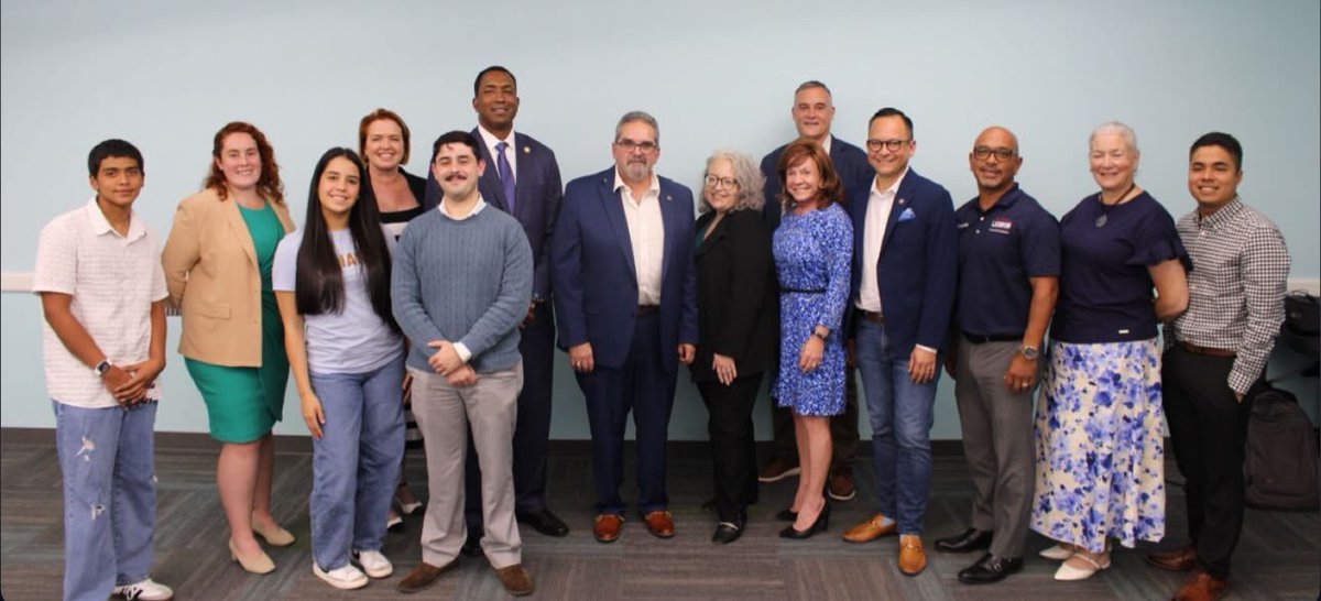 Arrington4Fl's tweet image. had the opportunity to join Alianza for Progress for a meaningful Legislative Debrief at the Hart Memorial Library in Kissimmee. 🗣️📚
It was an important space to reflect on this past session, share updates, and discuss how we can continue to advocate for our community…