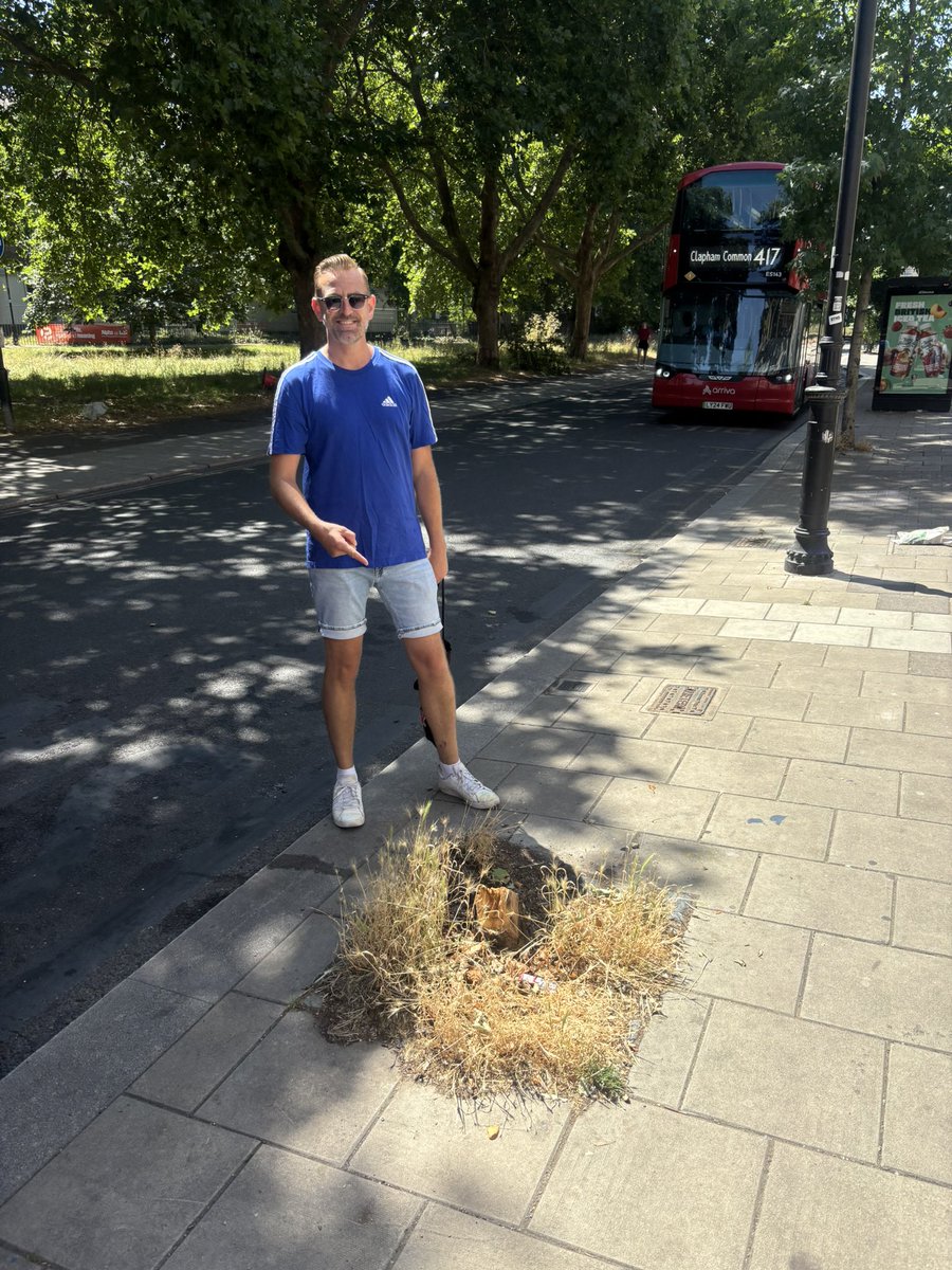 ClaphamTownLab's tweet image. Since 2023, Lambeth Council have planted 1851 new trees across the borough.
202 in Clapham Town.
Where else in our ward would you like to see an empty tree pit (as modelled below) filled with a new🌳
📧 Claphamtownward@gmail.com with your suggestions or comment on this post.