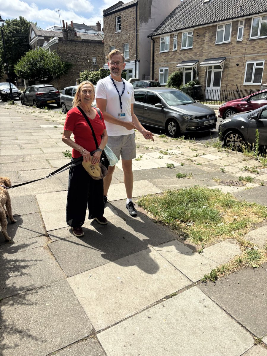 ClaphamTownLab's tweet image. Since 2023, Lambeth Council have planted 1851 new trees across the borough.
202 in Clapham Town.
Where else in our ward would you like to see an empty tree pit (as modelled below) filled with a new🌳
📧 Claphamtownward@gmail.com with your suggestions or comment on this post.