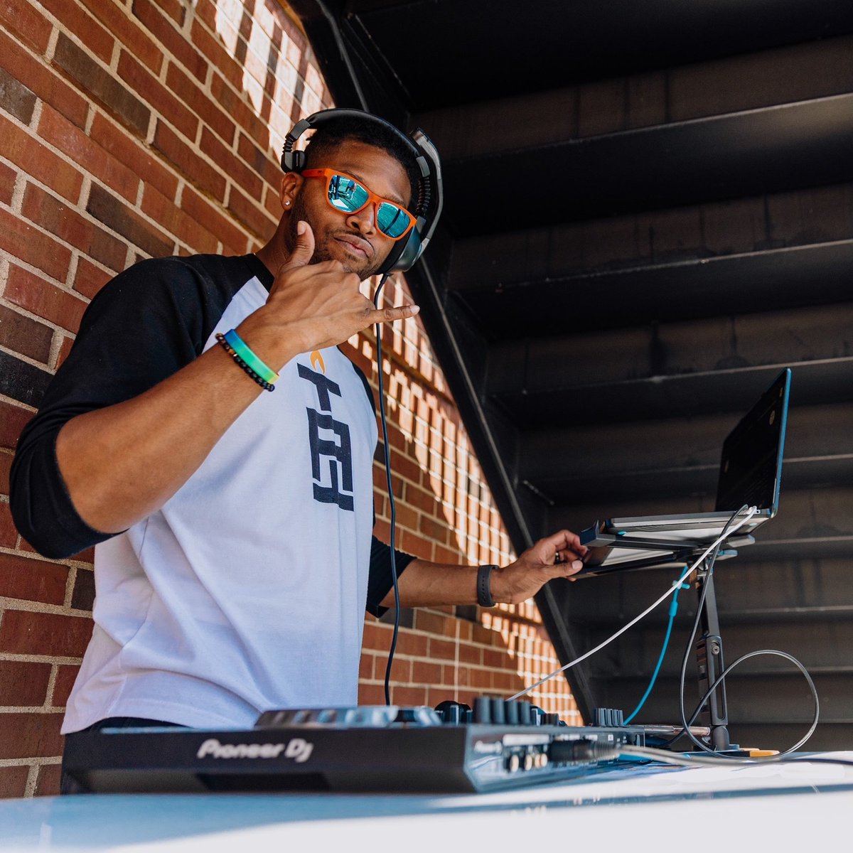 🚨 Big news! DJ TAT is bringing the beats to our Alumni Gala! 🎧✨
Join us for a night of music, memories &amp; magic.

📅 Saturday, September 20 
📍UIS Student Union Ballroom
🎟️ Register now: go.uis.edu/StarsGala

#UISAlumniGala #RegisterNow #UISAlumni