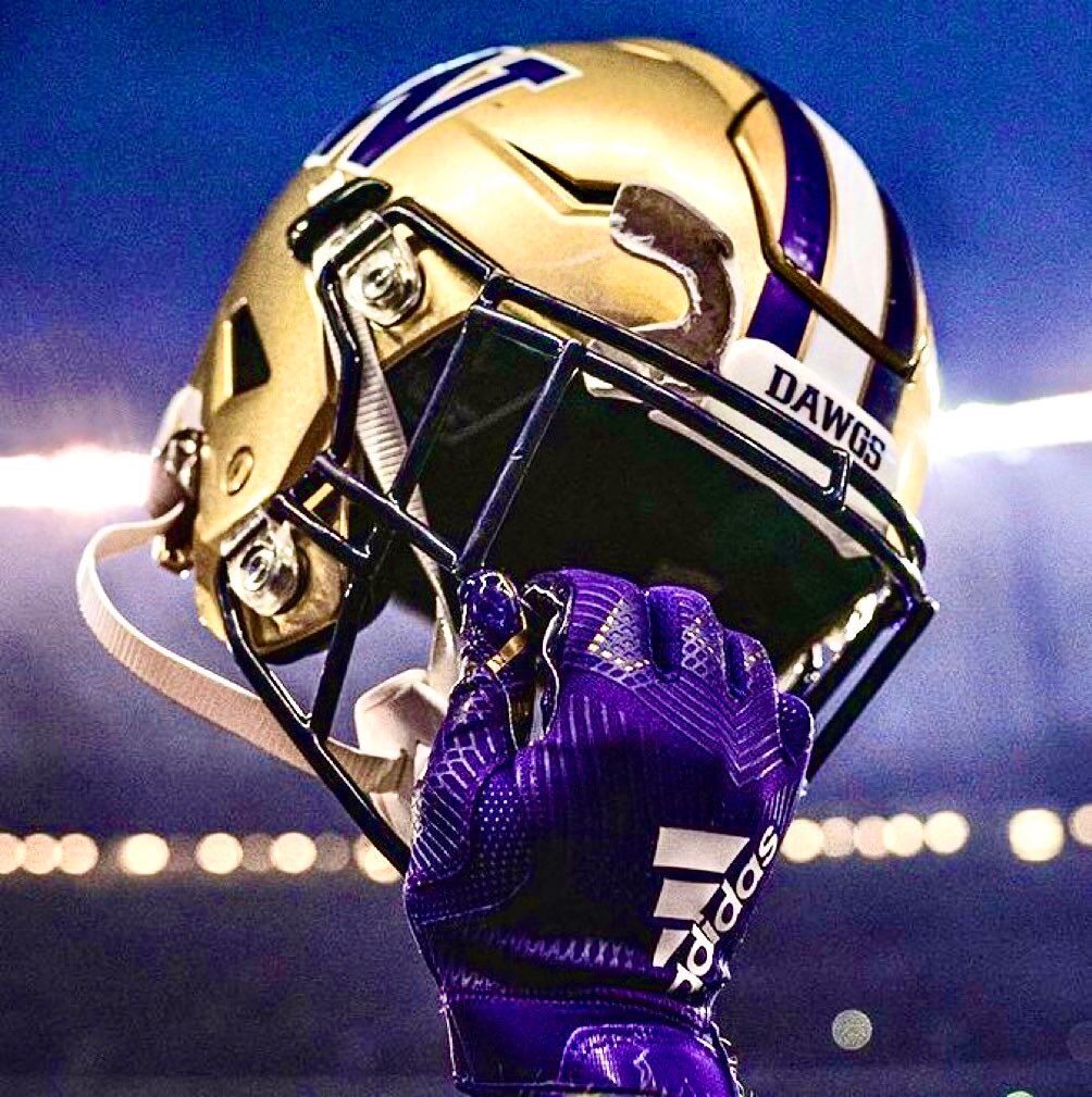 JoeLoDawg's tweet photo. Real ones know.  B1G ‘bout 2 #GetDECKed this year!!

☔️🏈💛💜 https://t.co/aHL0Aos8eg