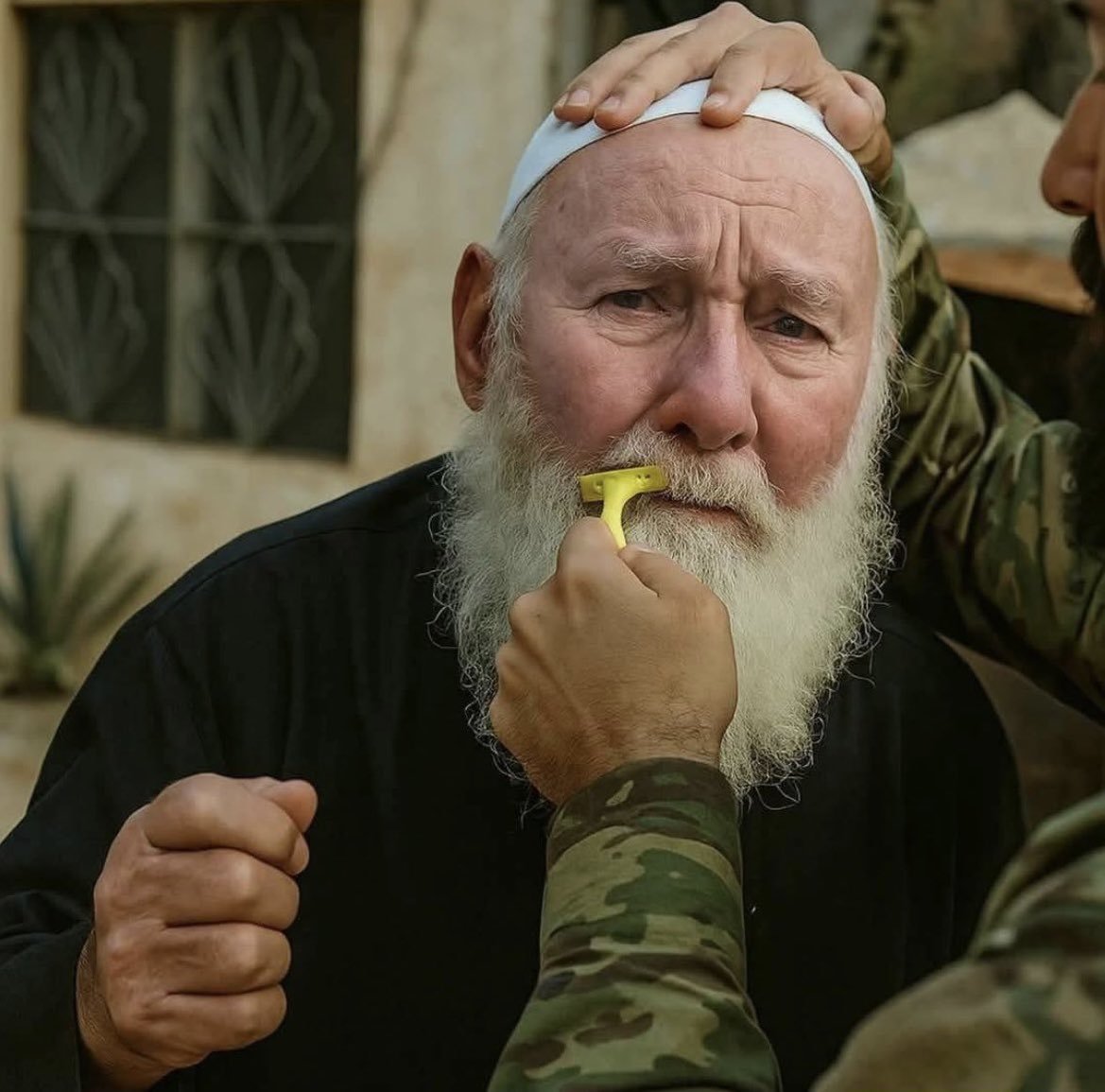 Şu görüntünün, hiçbir inançla açıklaması yoktur. Bu zorbalıktır, işkencedir, eziyettir. Lanetlenmelidir.