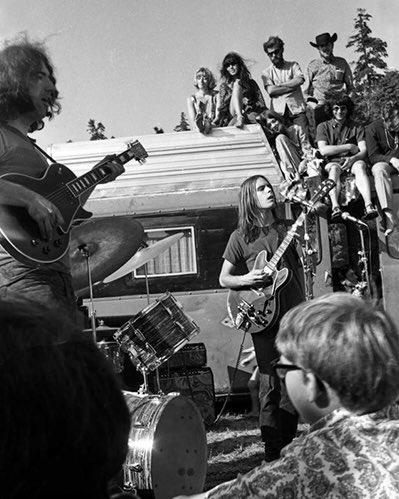 GratefulDead's tweet image. “...they’re all people, like the more straight people that come to these kind of scenes, the easier it’ll be for them to see that the hippies aren’t going to hurt them. The whole scene is ... good natured.” - Jerry Garcia for ‘Helix’ 1967
The Grateful Dead headlined a free…