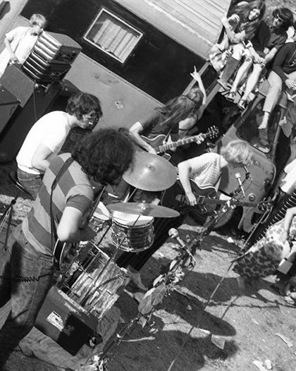 GratefulDead's tweet image. “...they’re all people, like the more straight people that come to these kind of scenes, the easier it’ll be for them to see that the hippies aren’t going to hurt them. The whole scene is ... good natured.” - Jerry Garcia for ‘Helix’ 1967
The Grateful Dead headlined a free…