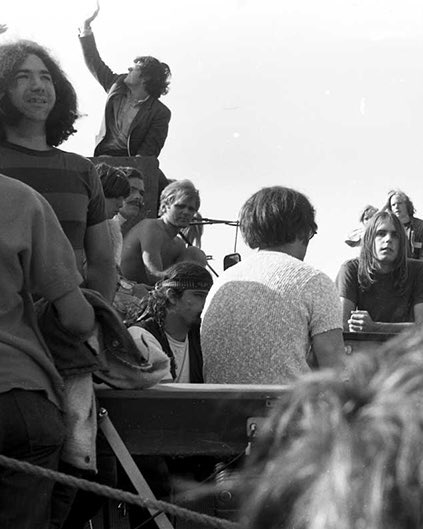 GratefulDead's tweet image. “...they’re all people, like the more straight people that come to these kind of scenes, the easier it’ll be for them to see that the hippies aren’t going to hurt them. The whole scene is ... good natured.” - Jerry Garcia for ‘Helix’ 1967
The Grateful Dead headlined a free…