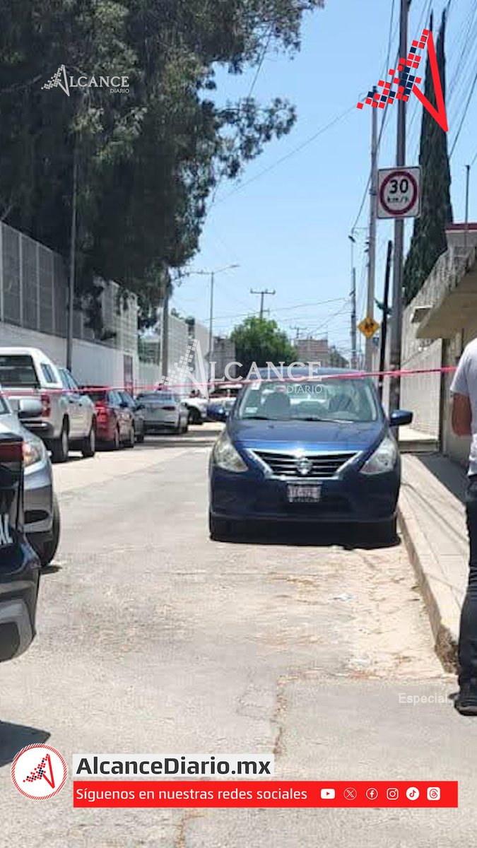 AlcanceDiario's tweet image. ⏰🚨 #ÚltimaHora | Una mujer fue herida de bala frente al #CentroEscolar Gregorio de Gante, en San Jerónimo #Caleras. El agresor, a bordo de una motocicleta, huyó con dirección a #LaMaría, desatando una fuerte movilización policial en la zona.  

Vía: @SaditGonzalezR