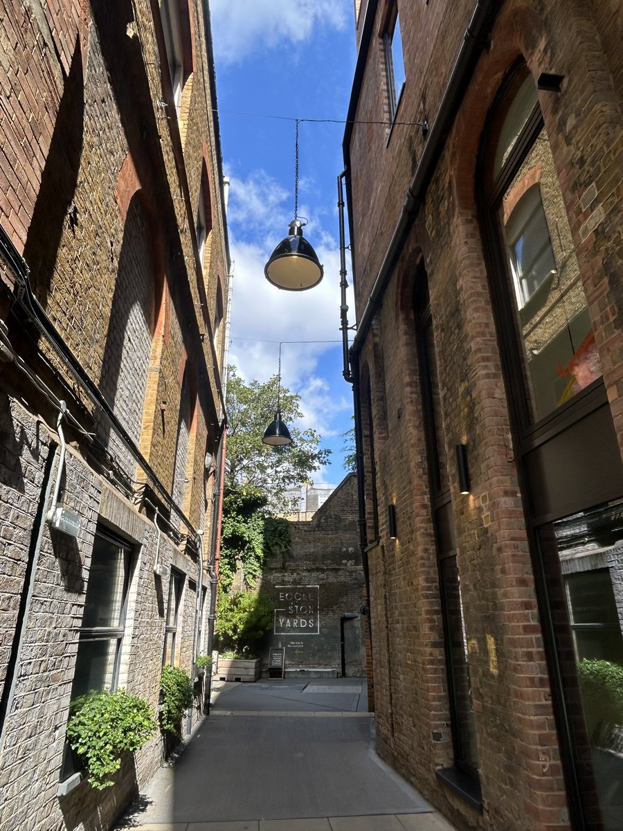 She’s* so pretty 

(*London)