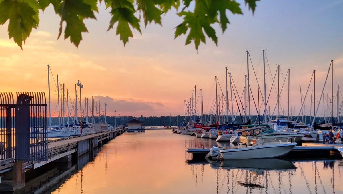 Let us show you the best of summer in the city ☀️
⁠
From waterfall hikes and patio bites to beach days and festivals, Hamilton has everything you need to make the most of the season.
⁠
⁠📸 @c_offeeandhike (IG)
⁠
Summer guide: bit.ly/3IB6Tqt