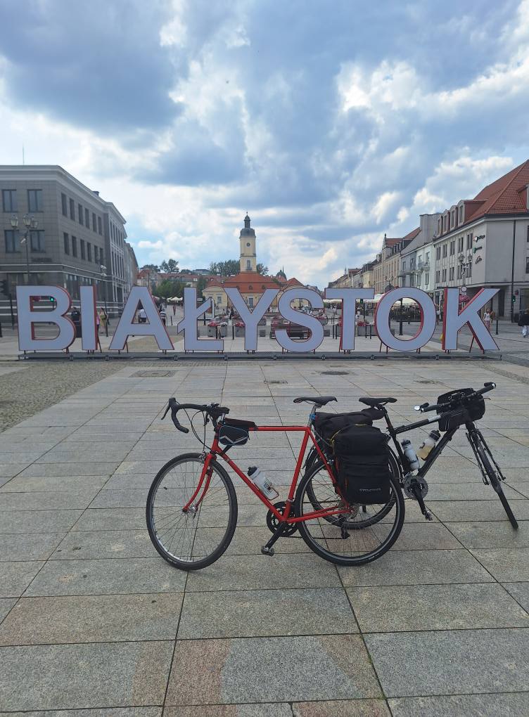 Leszek33's tweet image. 📢 POLAND PEDALS FORWARD 🇵🇱 🚴🚴‍♂️🚴‍♀️
Mid-season vibes from #WorldBicycleDay momentum! 1K+ events, kids biking to school, bike tourism rising, &amp;amp; a national convo on helmet laws. 🚲
Cycling is becoming a way of life—and Poland's just getting started.