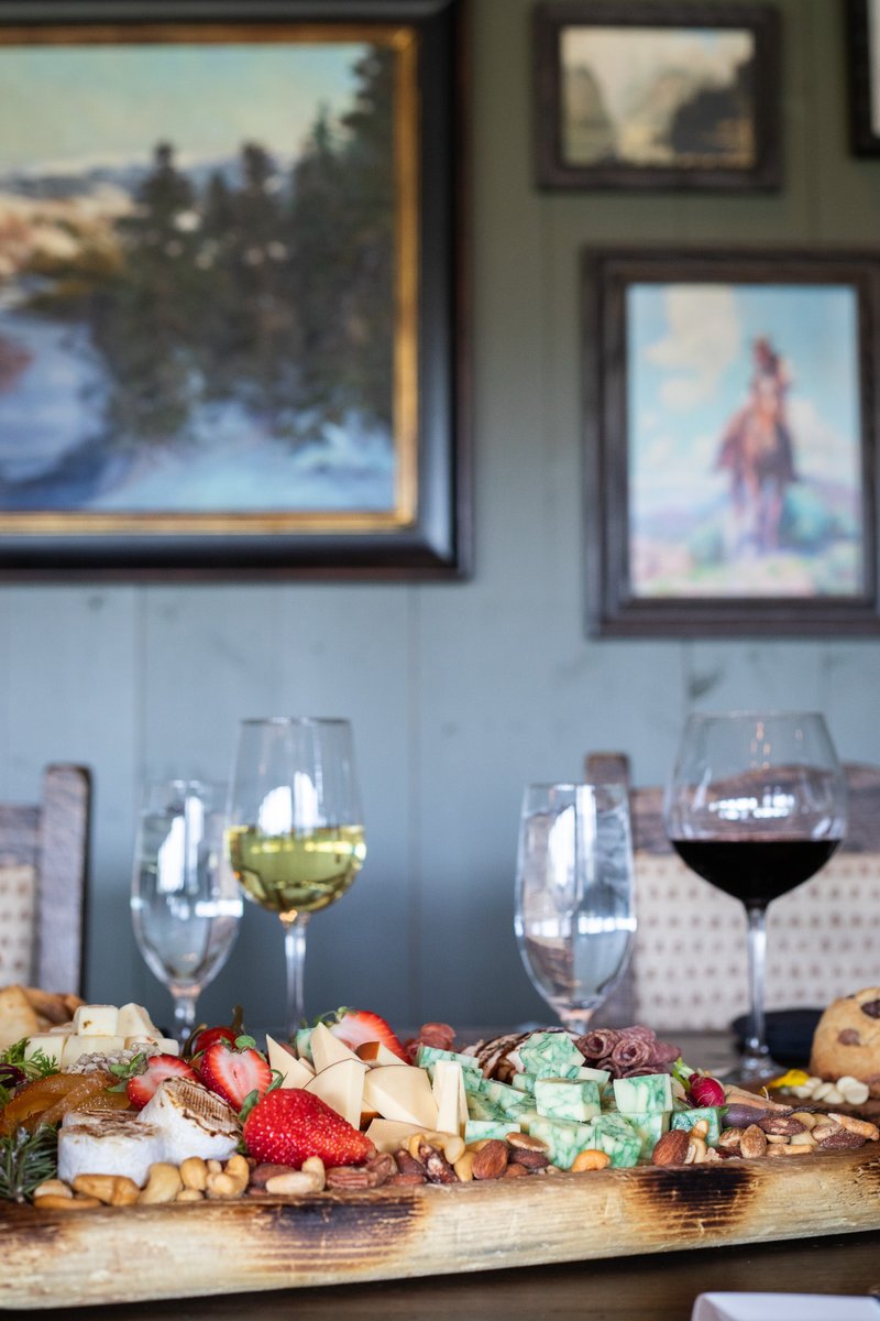 It's Wednesday, so you know the drill! 🍷 Get 50% off select bottles of wine at Ranch House Restaurant. Plus, enjoy our saloon menu (even without a reservation)! See you tonight from 5-9pm!