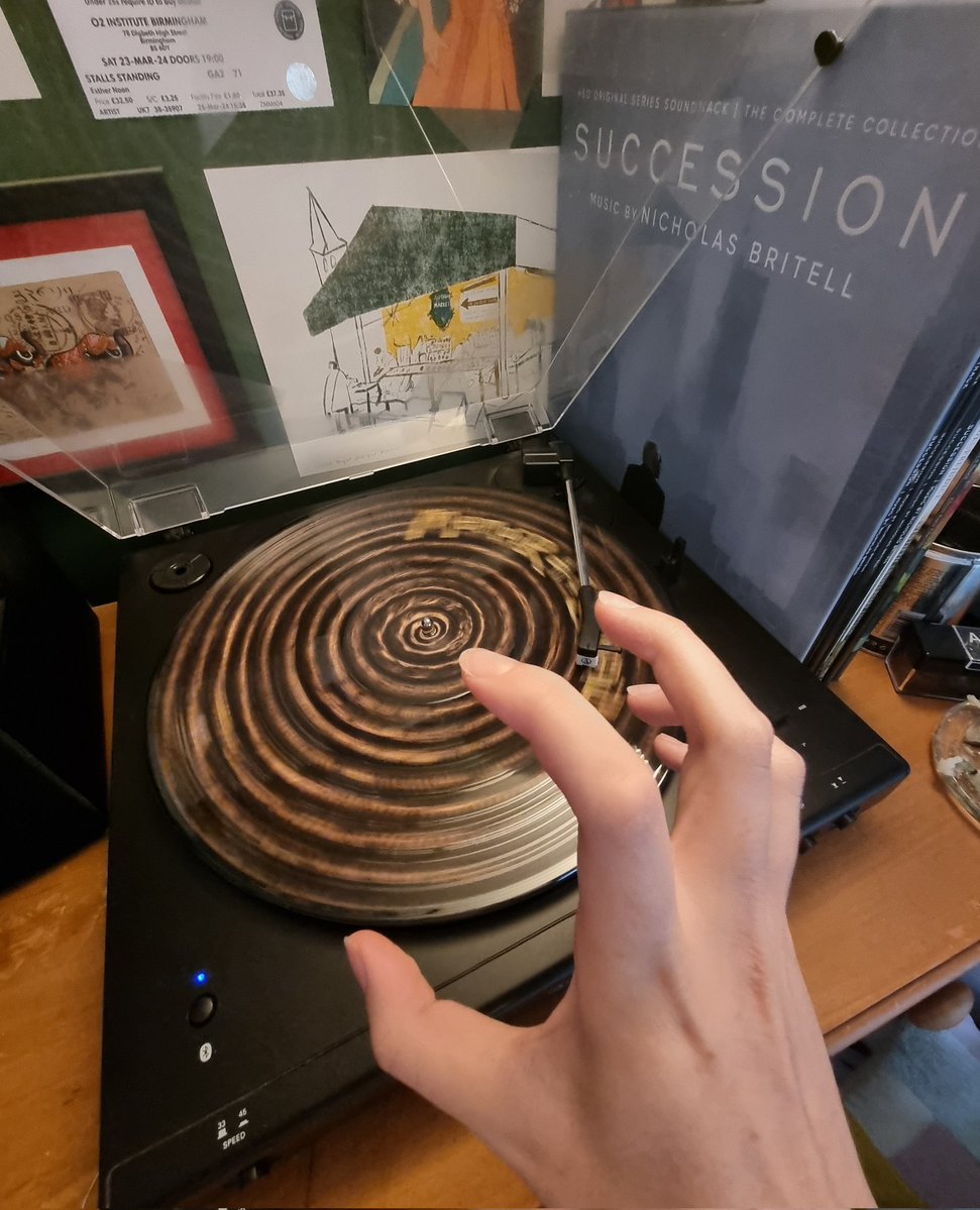 justnotclining's tweet image. "Oh i can't wait to listen to my new memoir of a snail vinyl"