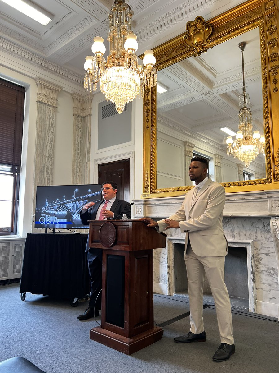 ElizabethHa's tweet image. On Capitol Hill for a Crypto 101 Briefing with a room full of Senate staffers! Fantastic conversation during the Q&A, so much curiosity & genuine interest.
An initiative between @BlockchainAssn, @standwithcrypto and @coinbase.
@Dare_Carter and Michael Postupak 👏👏