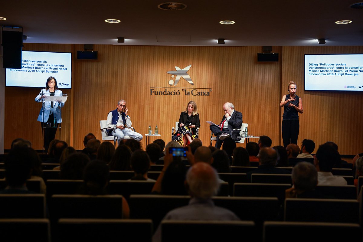 🗣️ Aquesta tarda hem tingut el diàleg «Polítiques socials transformadores» amb el Premi Nobel d’Economia 2019, Abhijit Banerjee, moderat per l’Andreu Mas-Colell.

✍️ Hem reflexionat sobre com fer que l’evidència científica sigui motor de les polítiques públiques: com reforçar els