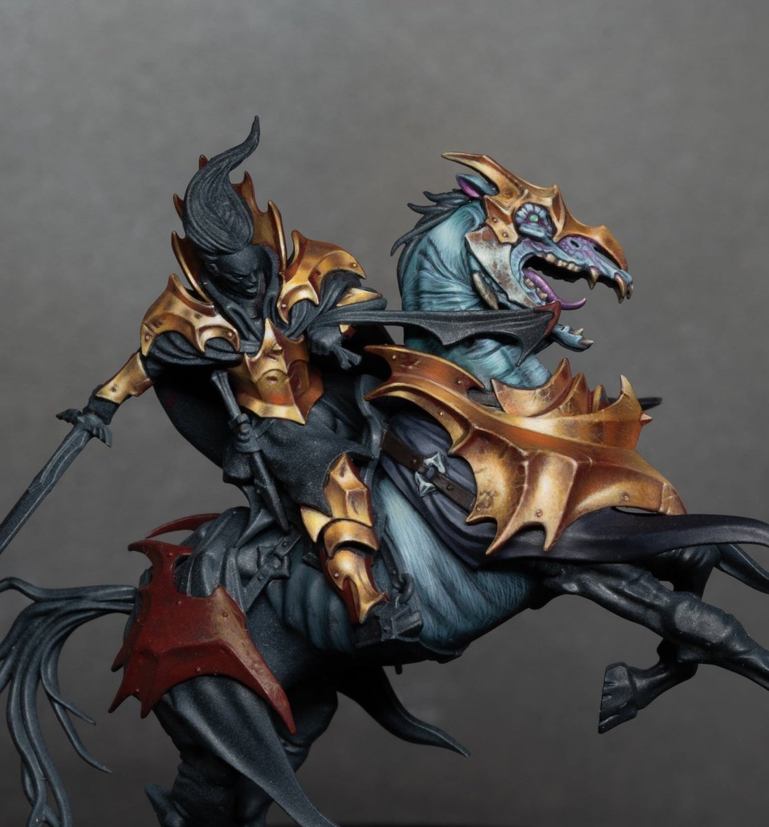 Daemonrich's tweet image. I'm still making this guy obnoxiously shiny 😅. Soon I'll have to add some other colours to balance him out a bit. #WarhammerCommunity #PaintingWarhammer #WarhammerCommunity #AdWip