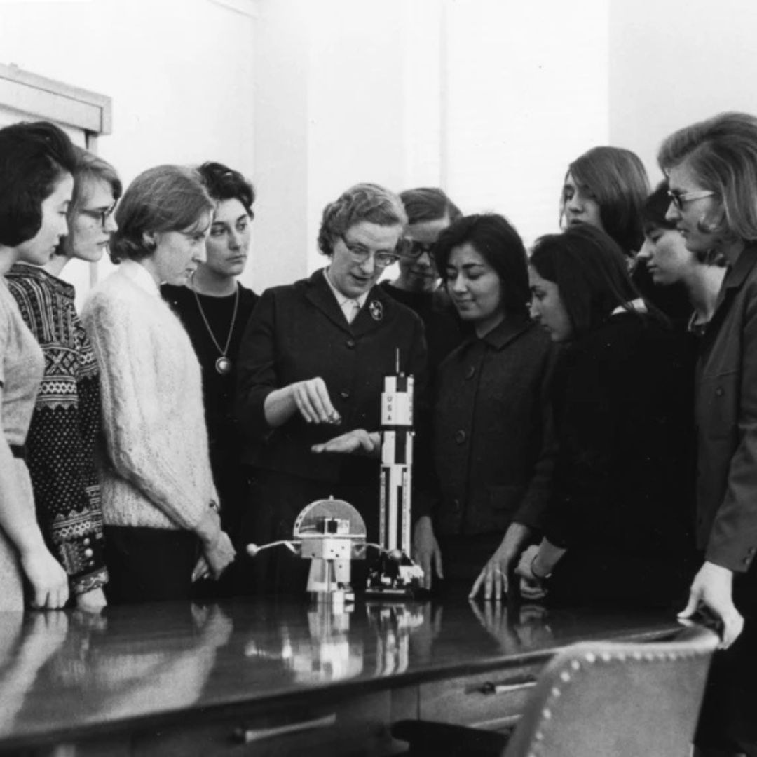 SPSNational's tweet image. Archives Interns wanted! 📚 Help @AIP_HQ preserve and highlight the stories of women in science. This is a paid, part-time opportunity in College Park, MD (hybrid).
Don't miss out—apply today! bit.ly/4nS7JiI
#PhysicsJobs #STEMJobs