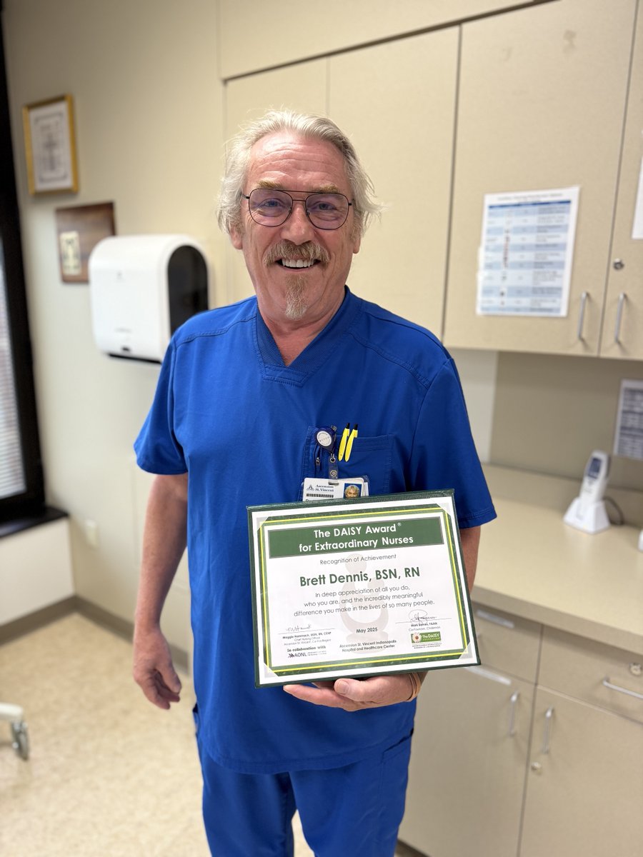 Brett Dennis, is our DAISY Award recipient! Brett was nominated by a patient who said,"you can tell that Brett has a very real passion for his craft, his patients, and people in general. The world would be a better place with more Bretts in it.” 🌼