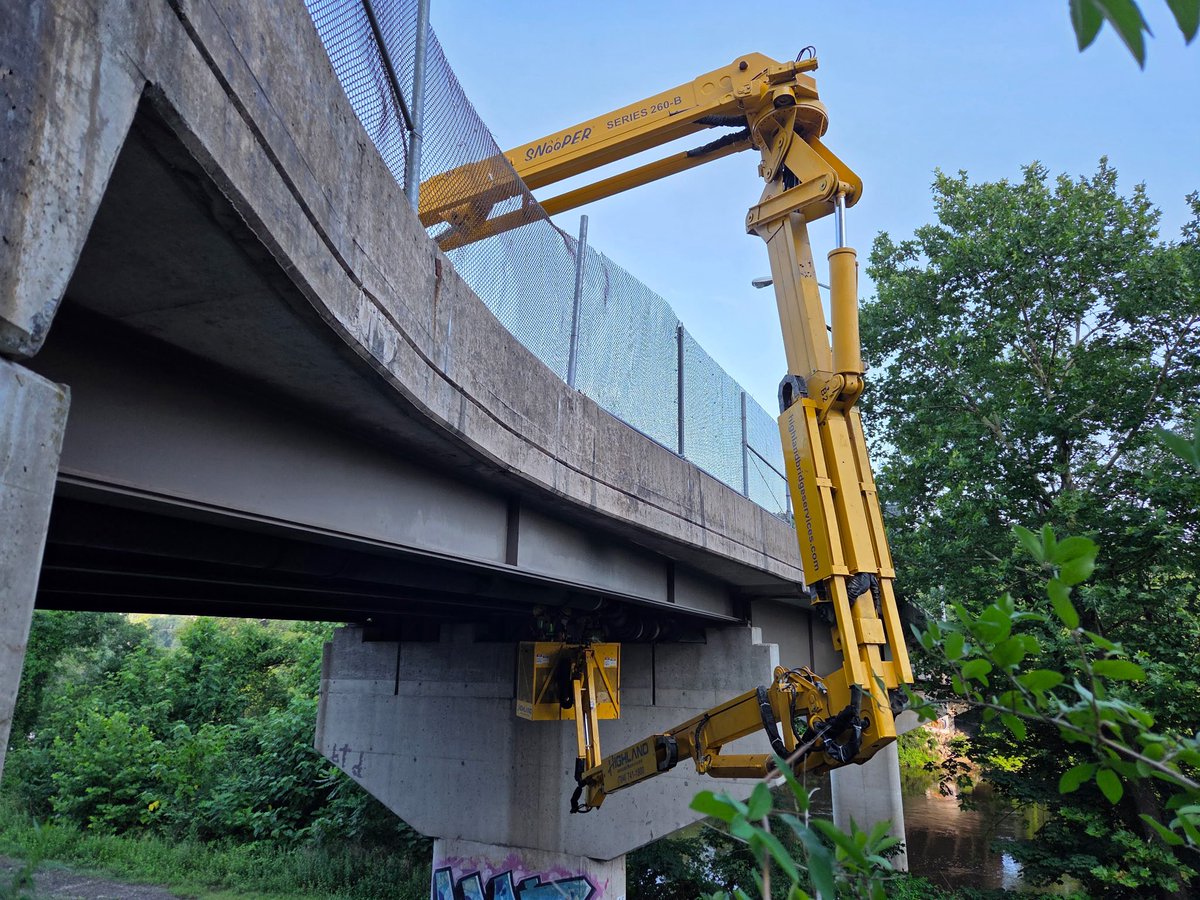 🚧 This week, Highland Bridge Services is hard at work on the Freemansburg Bridge in Bethlehem, PA, supporting critical water line repairs. Our team deployed our Snooper Series 260B under-bridge access truck, providing safe, efficient access to hard-to-reach areas beneath the