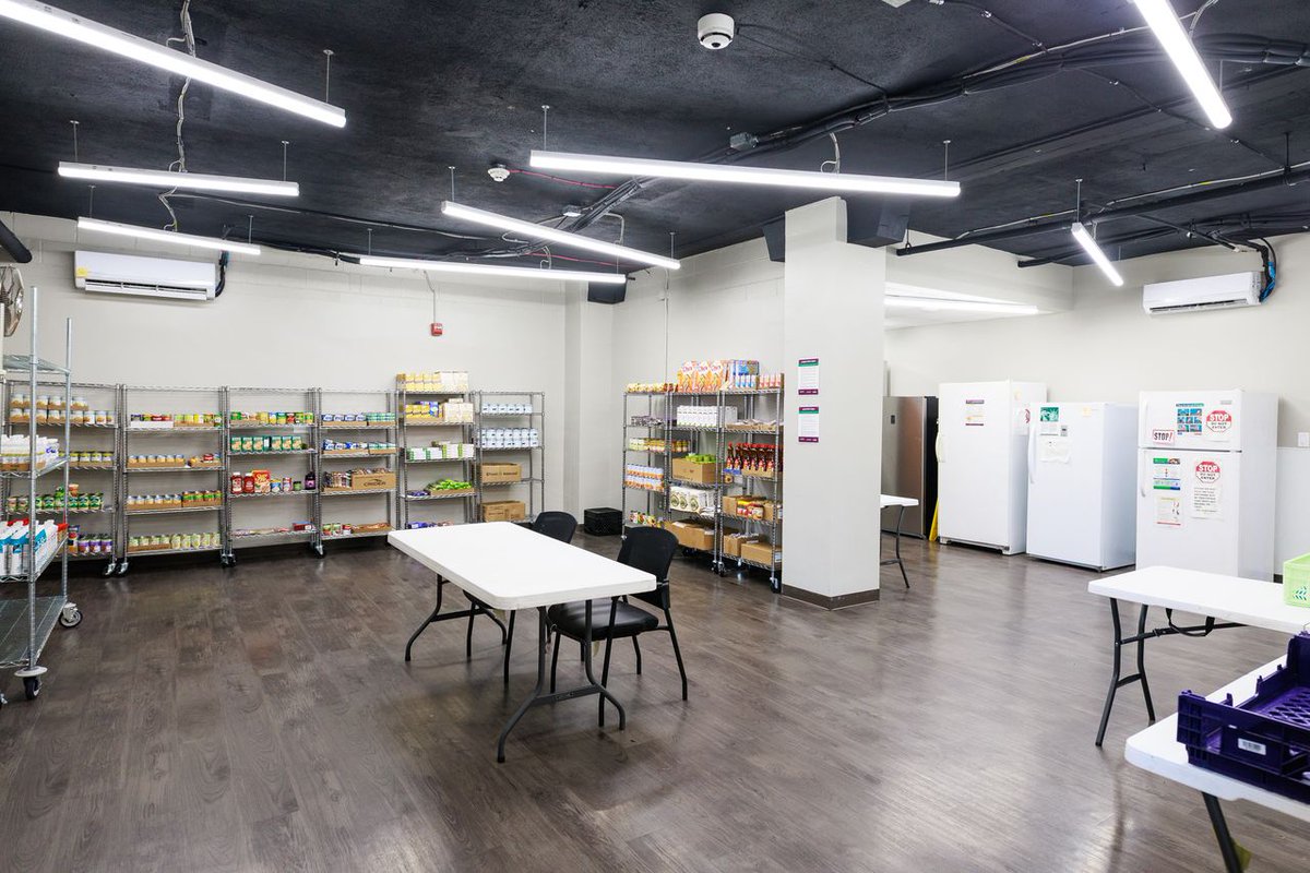 EmpireStateDev's tweet image. The Buffalo Federation of Neighborhood Centers has opened its expanded food pantry on Buffalo’s East Side! With a $62.5K grant from the WNY Regional Economic Development Council, the pantry can now serve over 300 households monthly!
More: bit.ly/46eKUiV