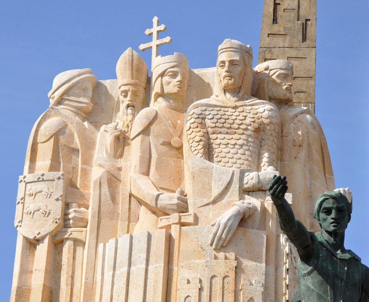 HispaniarumRex's tweet image. El 16 de julio de 1212 tomaba lugar la crucial batalla de las Navas de Tolosa en la que una coalición hispana liderada por Alfonso VIII de Castilla, Pedro II de Aragón y Sancho VII de Navarra (con voluntarios de Portugal y León) derrotó al ejército del califa almohade al-Násir.